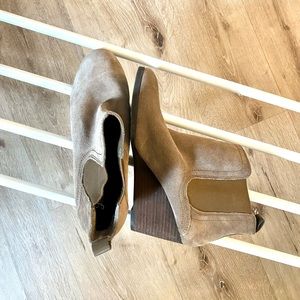 LUCKY BRAND ran wedge booties size 9